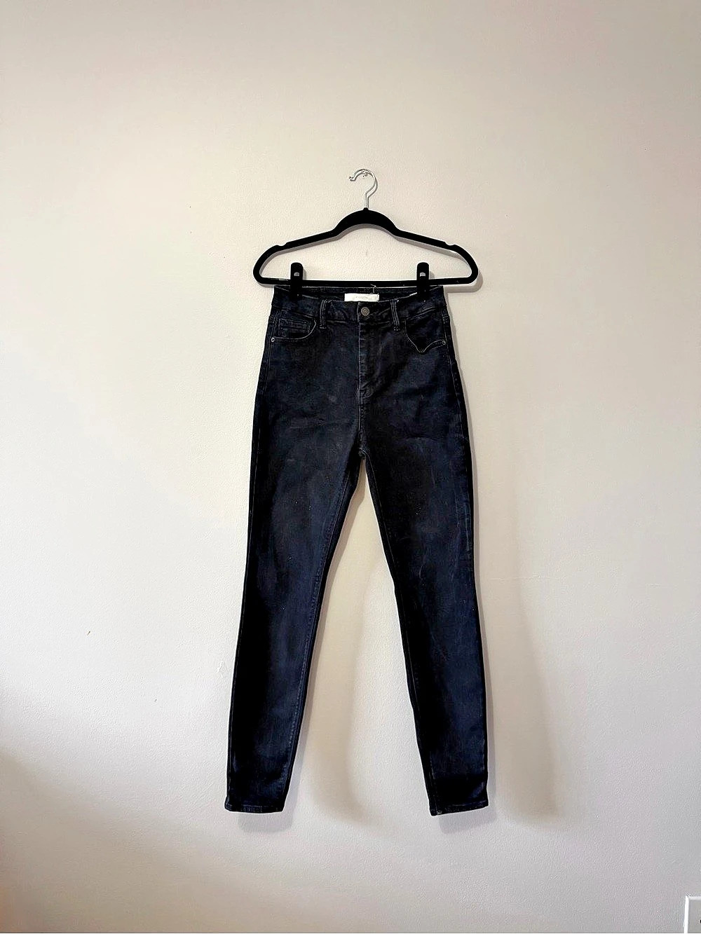 Hidden Skinny Jeans Waist 28 in Black